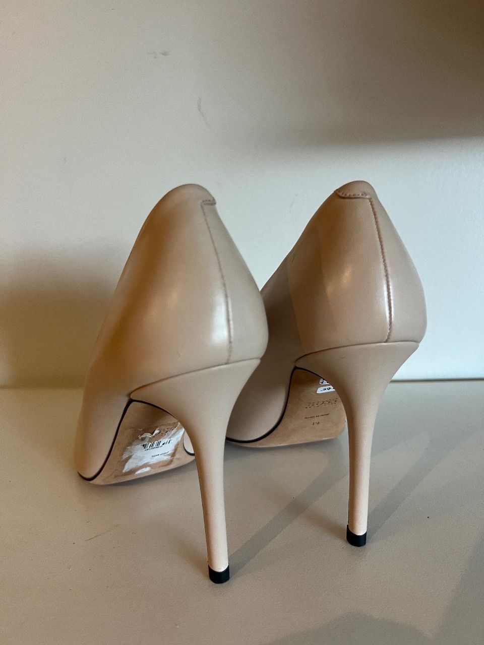 Sapato de couro com detalhe em camurça nude 37 BR — foto 3