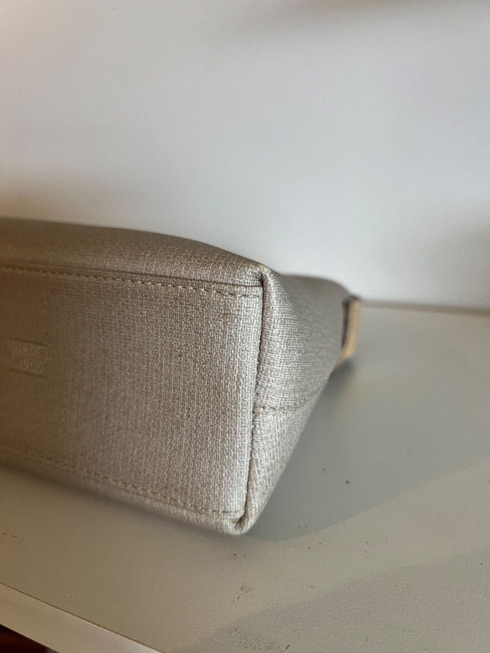 Bolsa de ombro monograma bege com fecho — foto 5