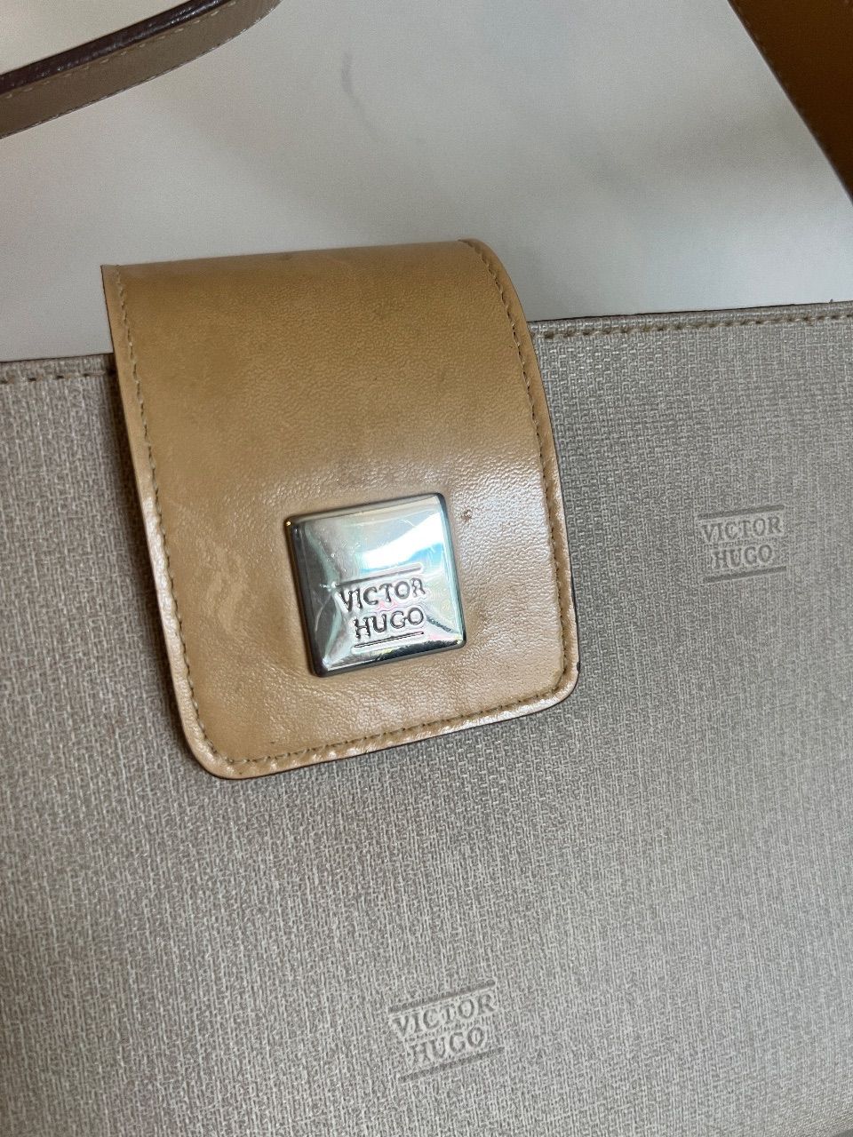 Bolsa de ombro monograma bege com fecho — foto 7