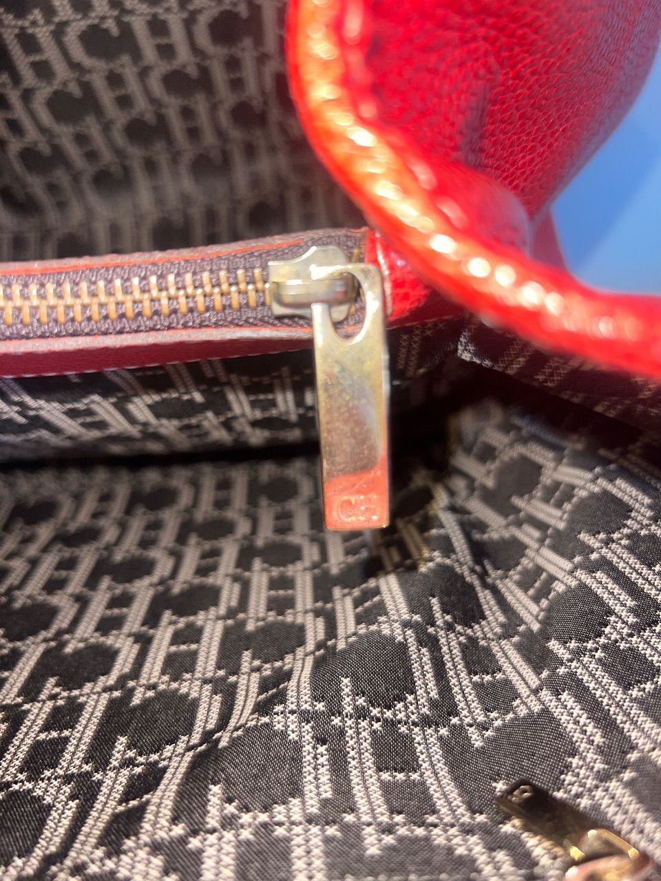 Bolsa tote Insignia couro vermelho com cadeado — foto 10