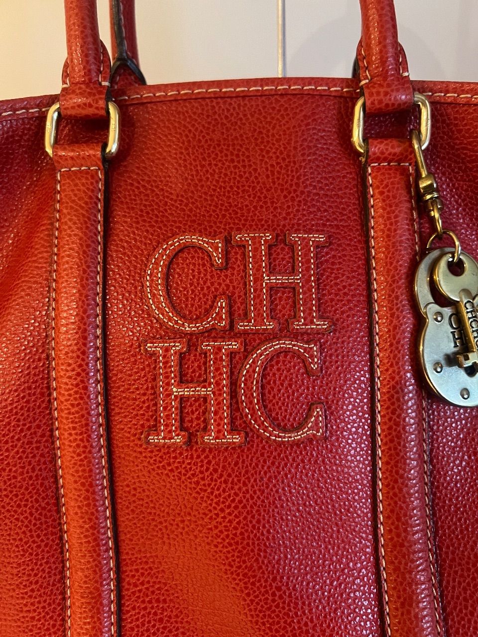Bolsa tote Insignia couro vermelho com cadeado — foto 3