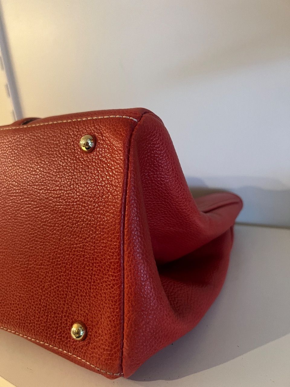 Bolsa tote Insignia couro vermelho com cadeado — foto 6