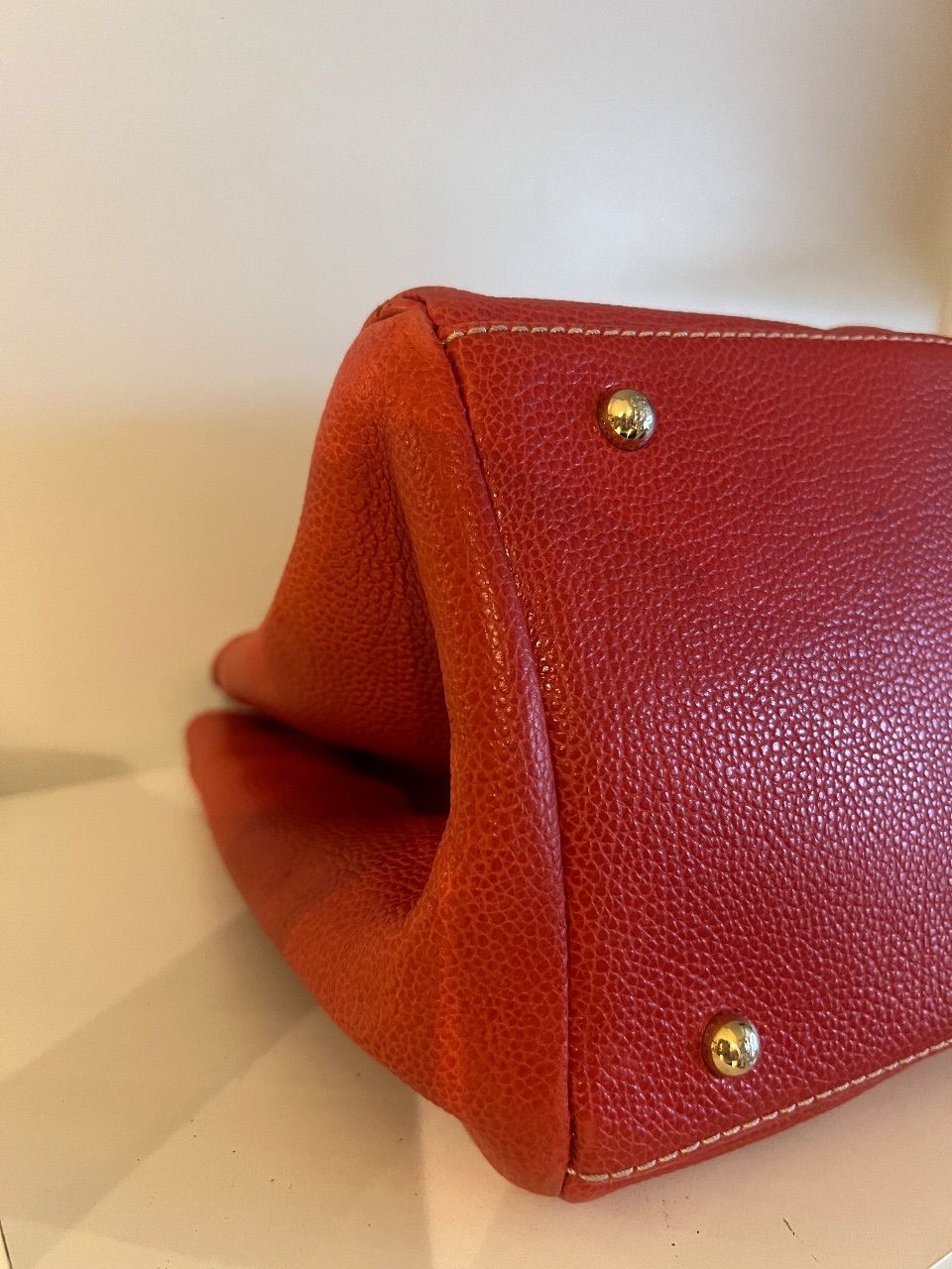 Bolsa tote Insignia couro vermelho com cadeado — foto 7