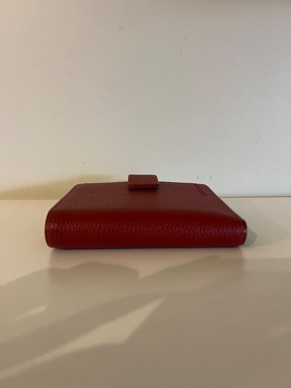 Carteira compacta de couro vermelho — foto 4