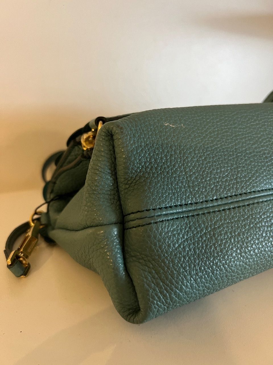 Bolsa crossbody couro turquesa com aplicações circulares — foto 5