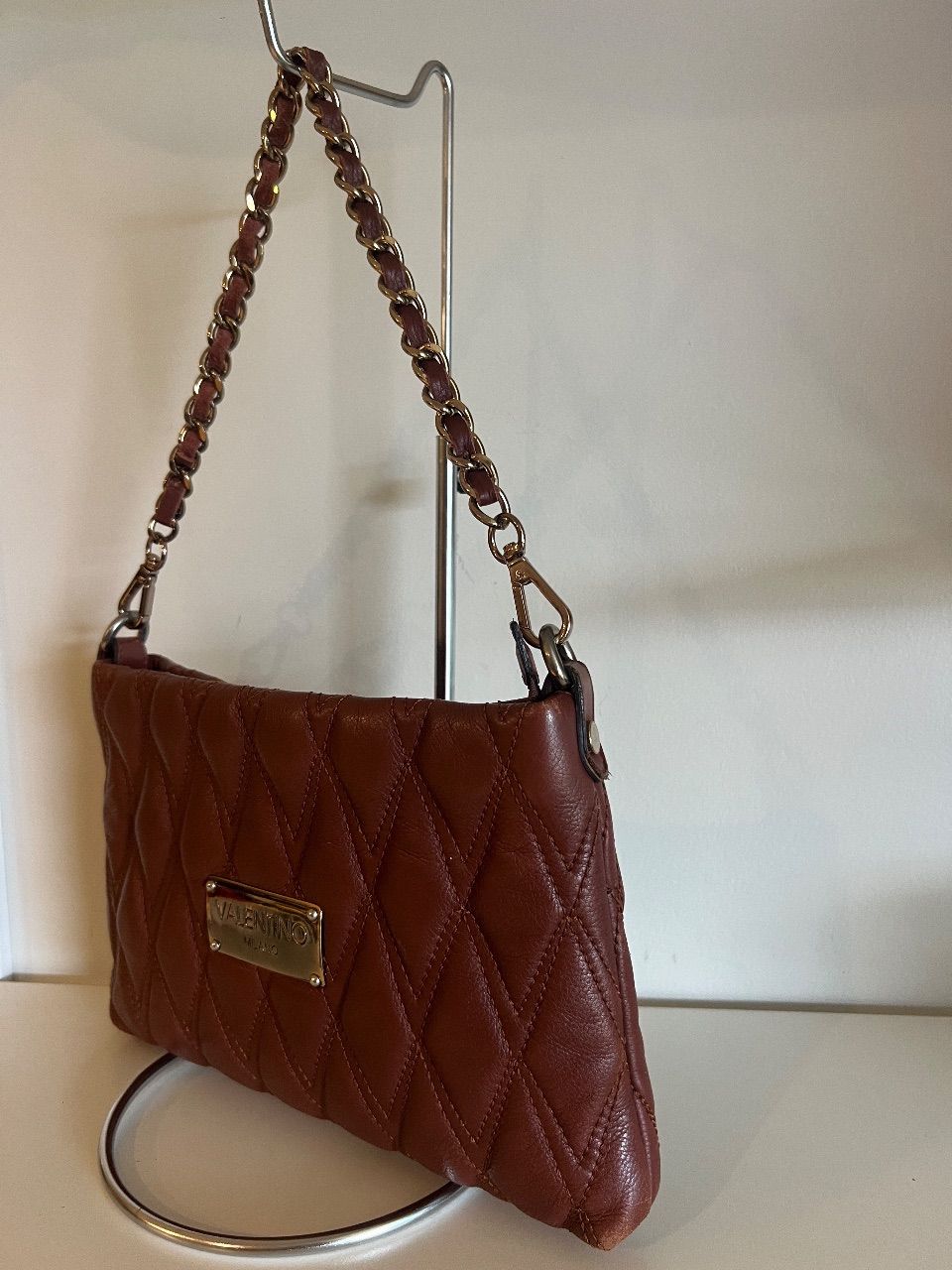 Bolsa clutch matelassê vinho com corrente — foto 2