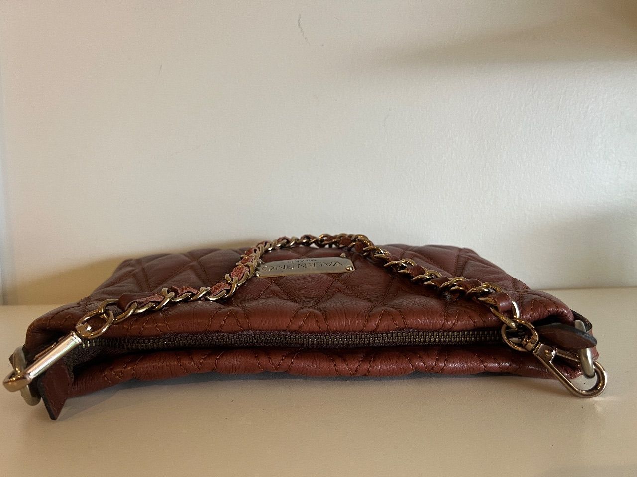 Bolsa clutch matelassê vinho com corrente — foto 8