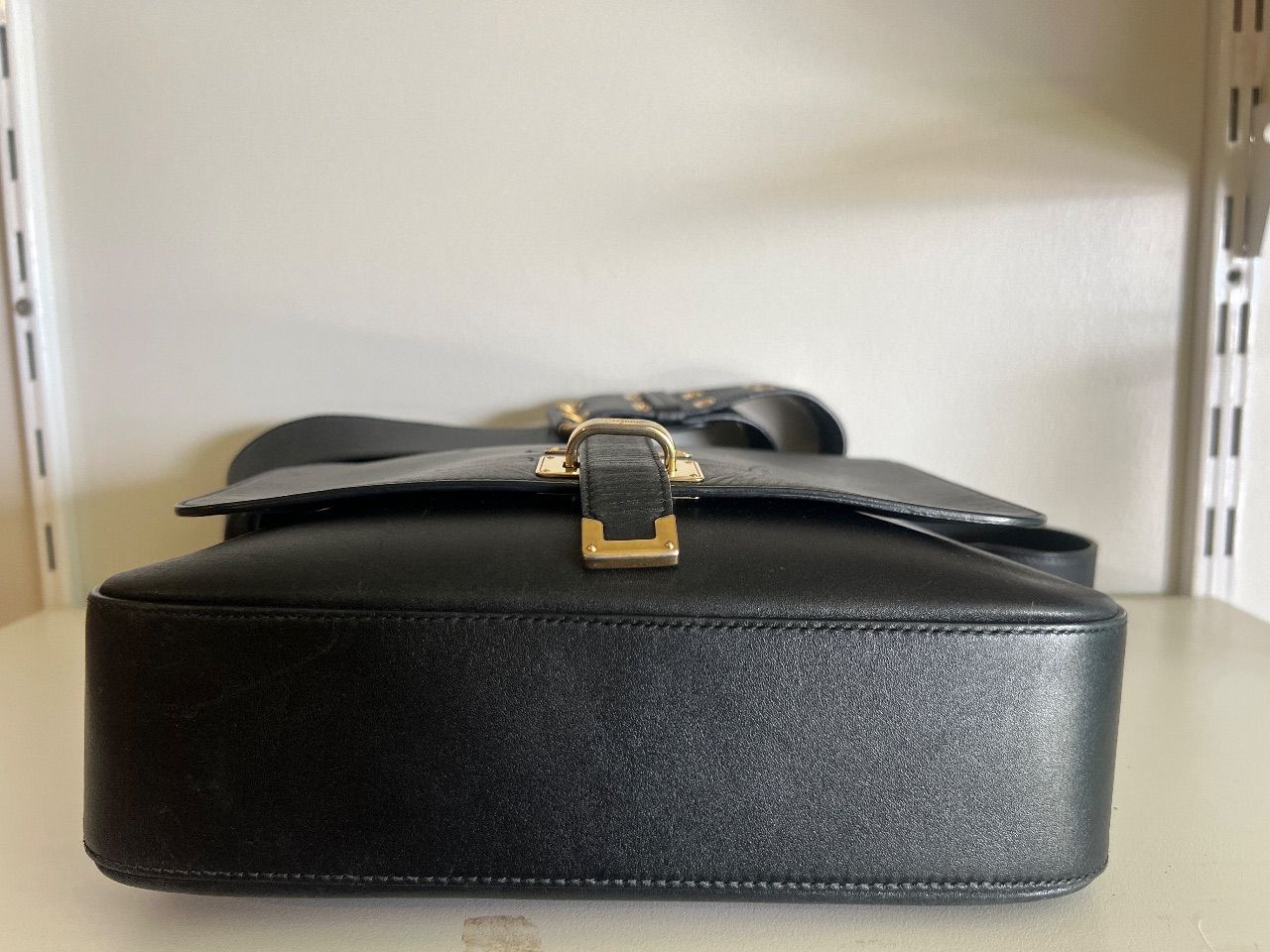Bolsa crossbody couro preta — foto 2