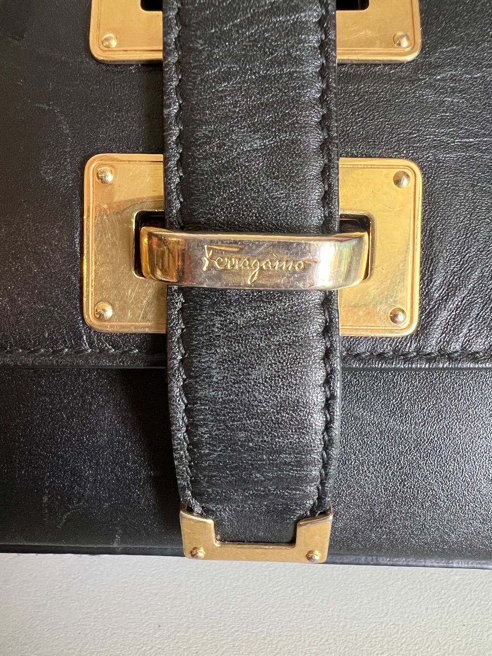 Bolsa crossbody couro preta — foto 3