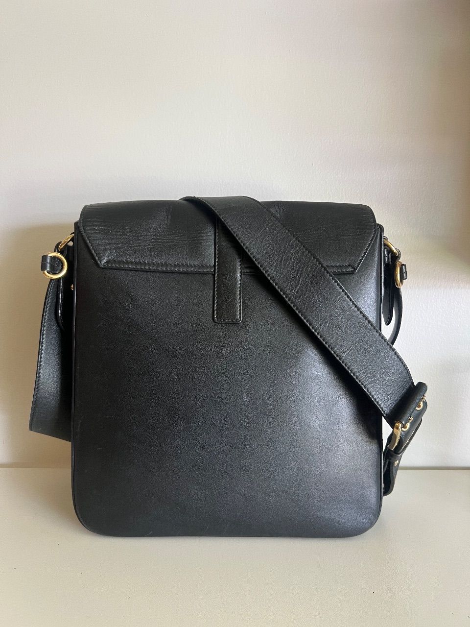 Bolsa crossbody couro preta — foto 4