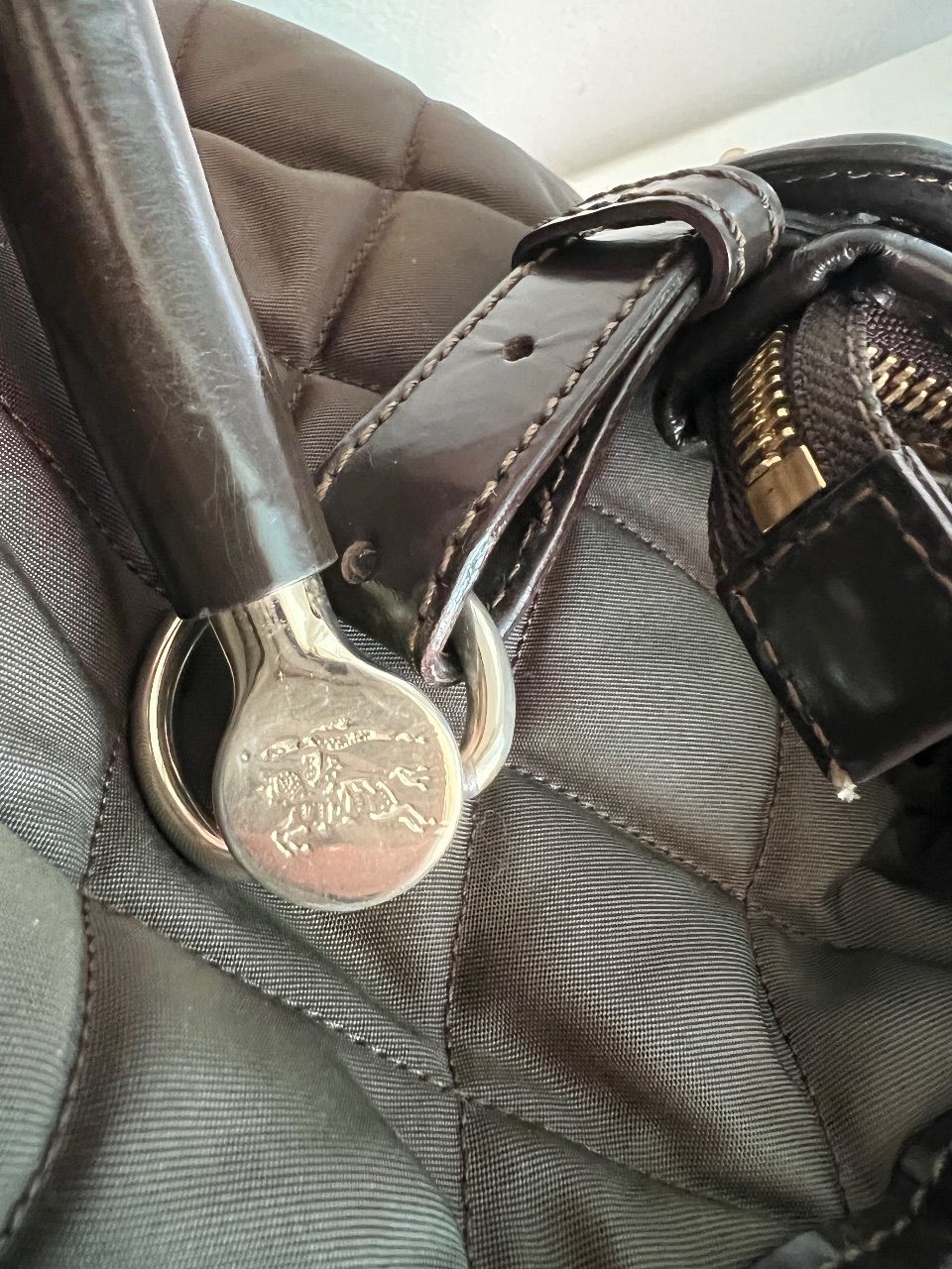 Bolsa hobo matelassê nylon verde musgo — foto 10