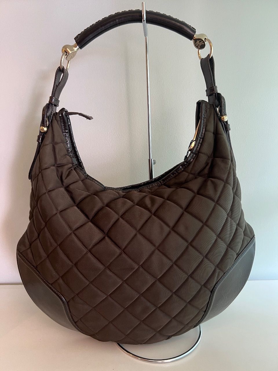 Bolsa hobo matelassê nylon verde musgo — foto 3