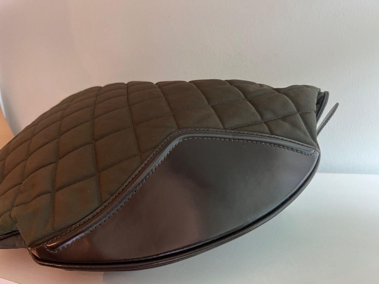 Bolsa hobo matelassê nylon verde musgo — foto 5