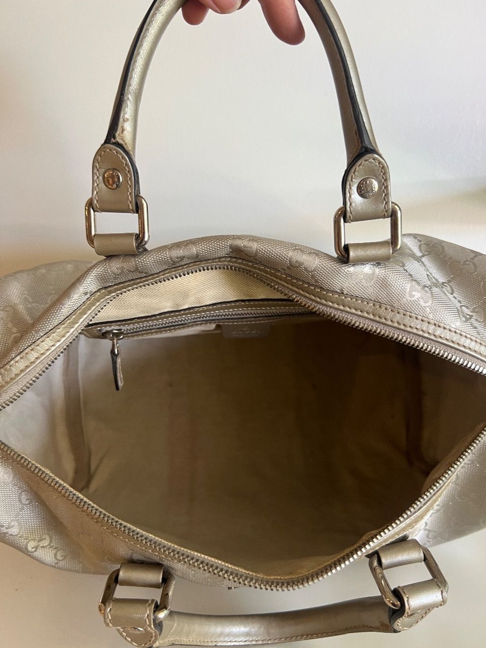 Bolsa boston GG imprimé metalizada prata — foto 10