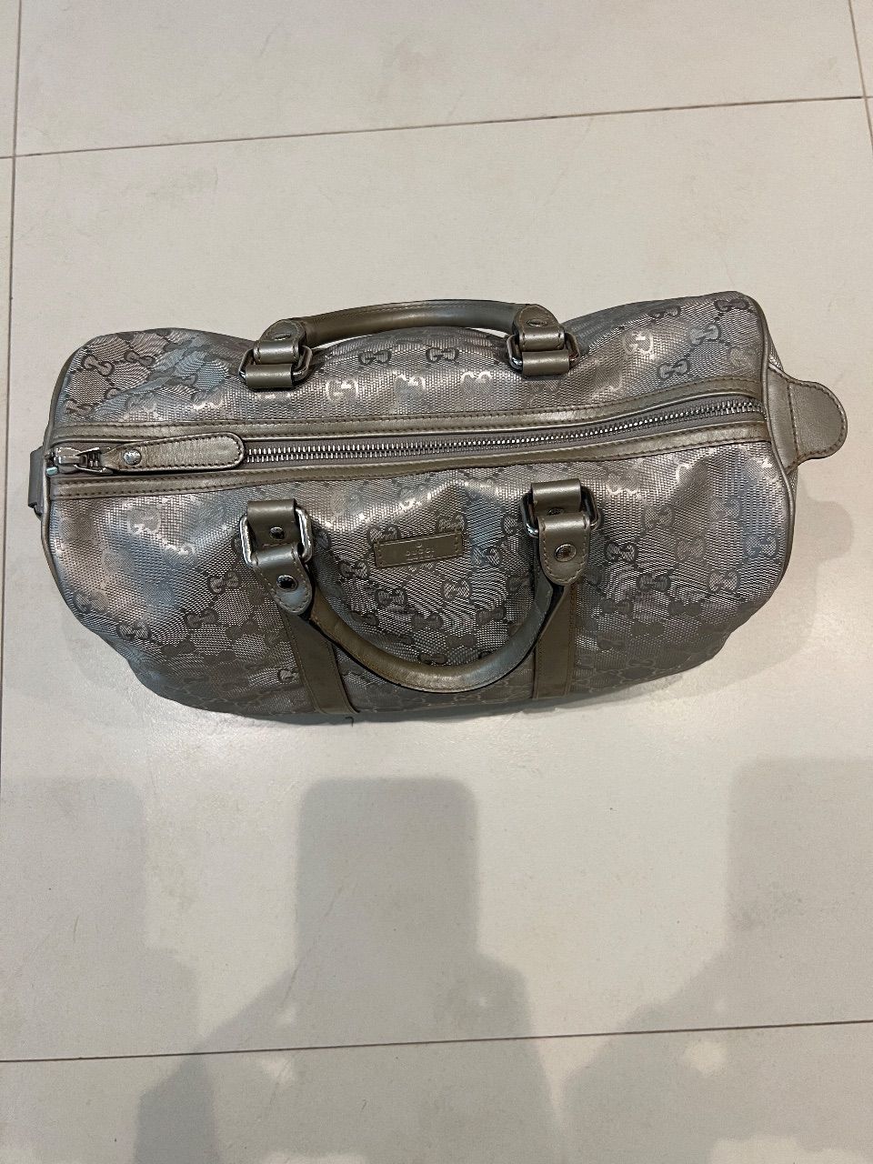 Bolsa boston GG imprimé metalizada prata — foto 9