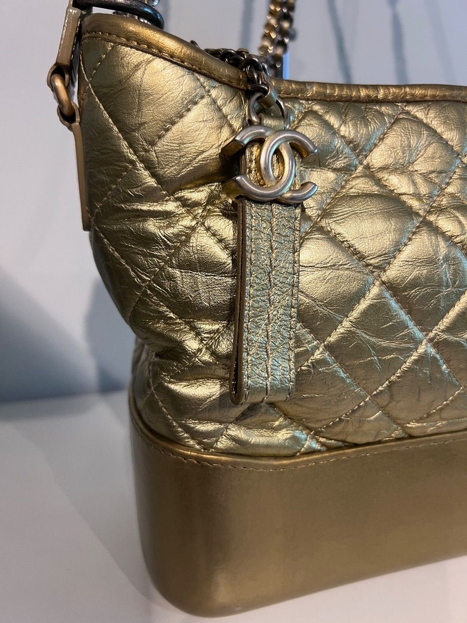 Bolsa Gabrielle dourada — foto 4