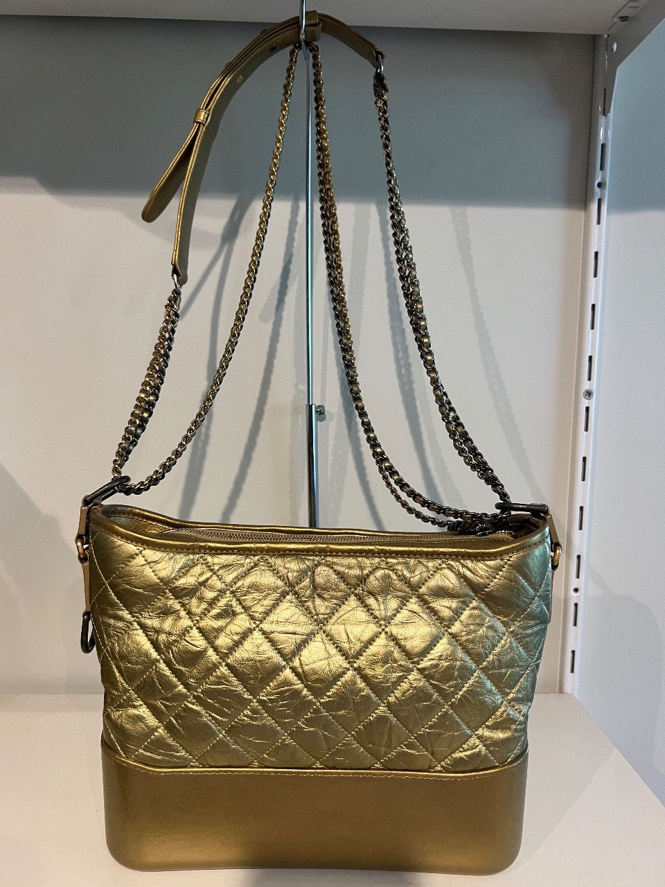 Bolsa Gabrielle dourada — foto 6