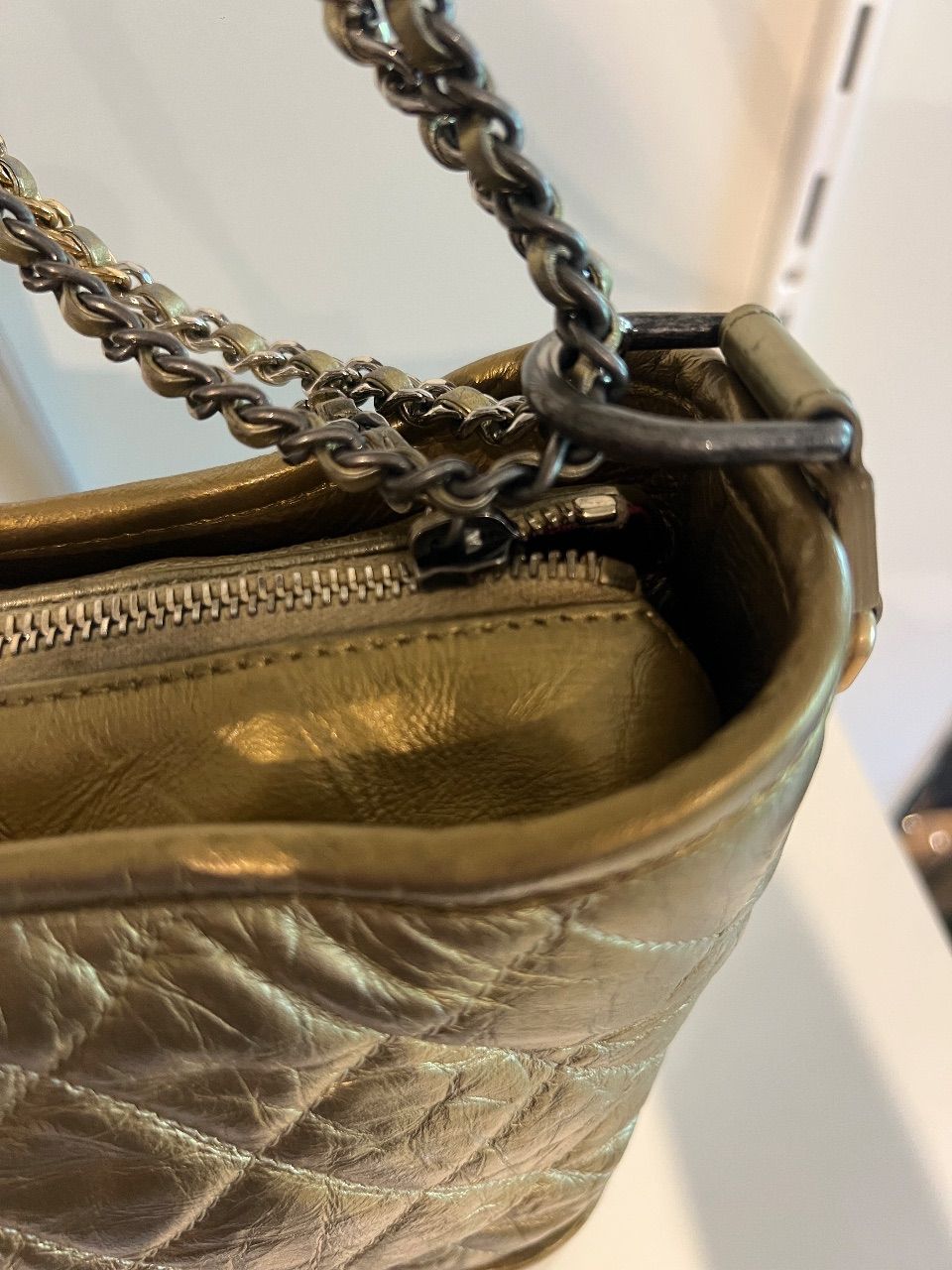 Bolsa Gabrielle dourada — foto 8