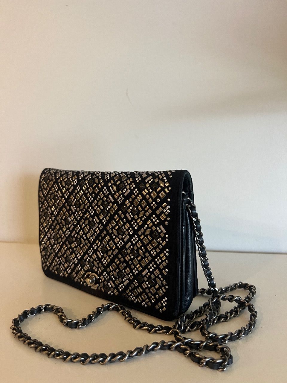 Bolsa wallet on Chain preta com tachas — foto 2