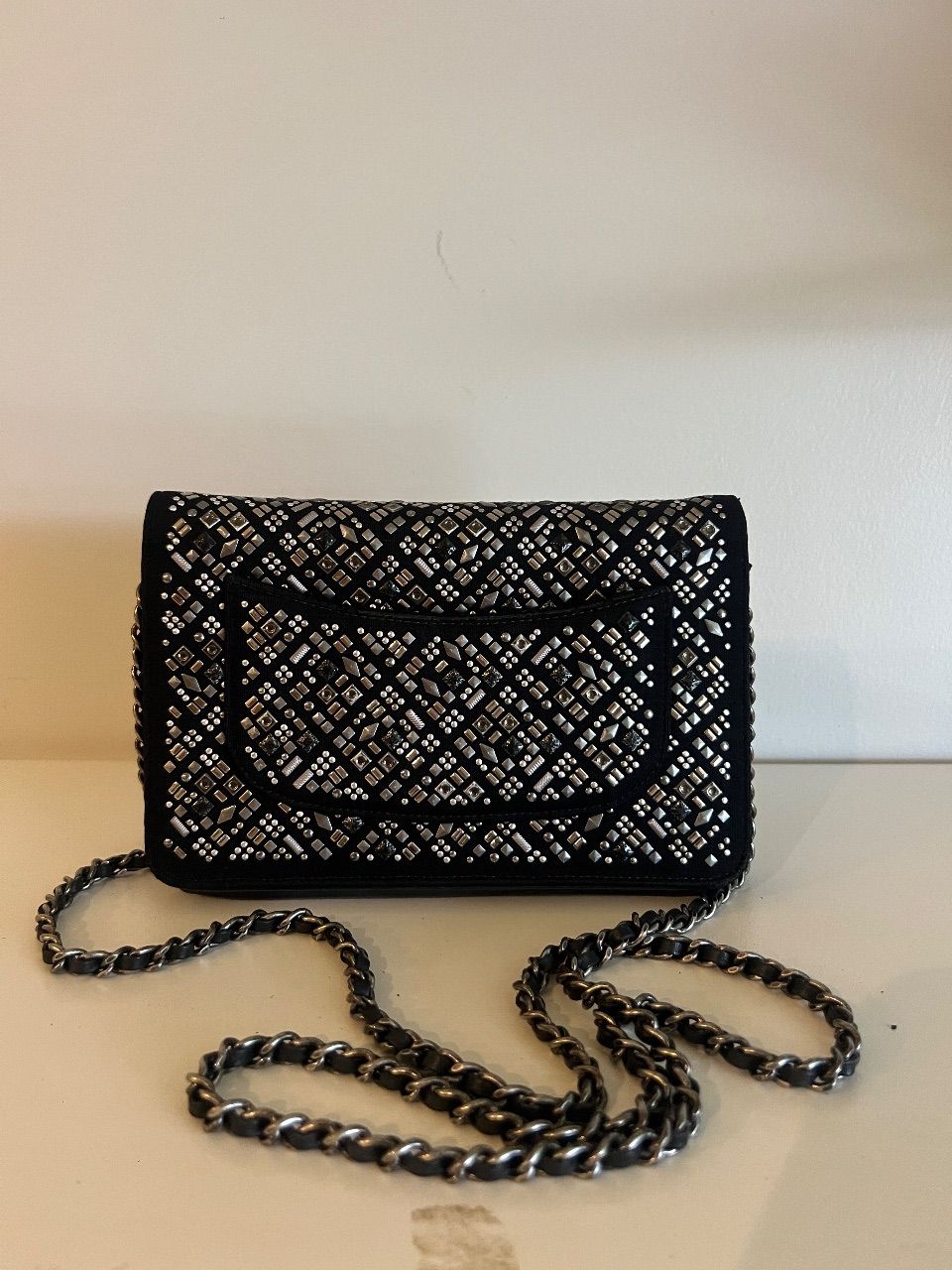 Bolsa wallet on Chain preta com tachas — foto 3