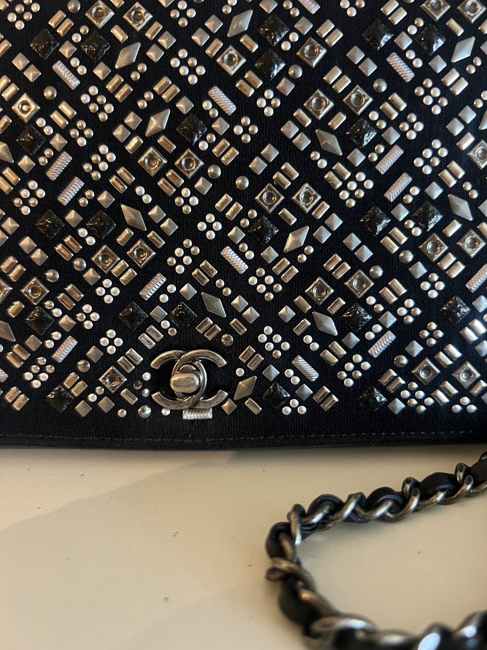 Bolsa wallet on Chain preta com tachas — foto 4