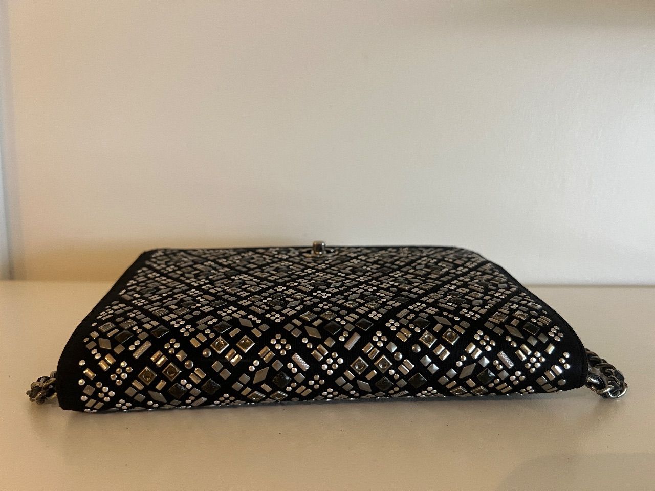 Bolsa wallet on Chain preta com tachas — foto 5