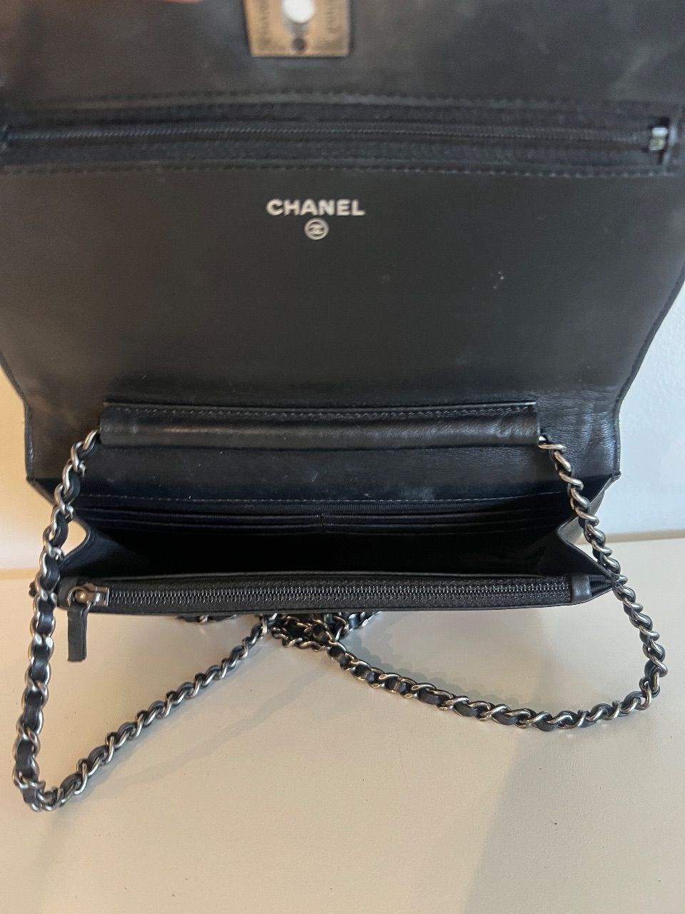 Bolsa wallet on Chain preta com tachas — foto 6