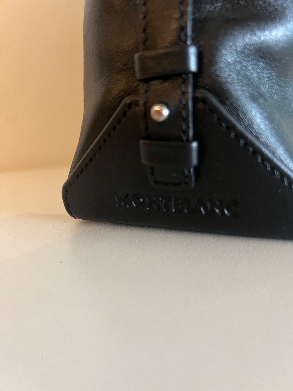 Bolsa mini tote couro preto com chaveiro prata — foto 7
