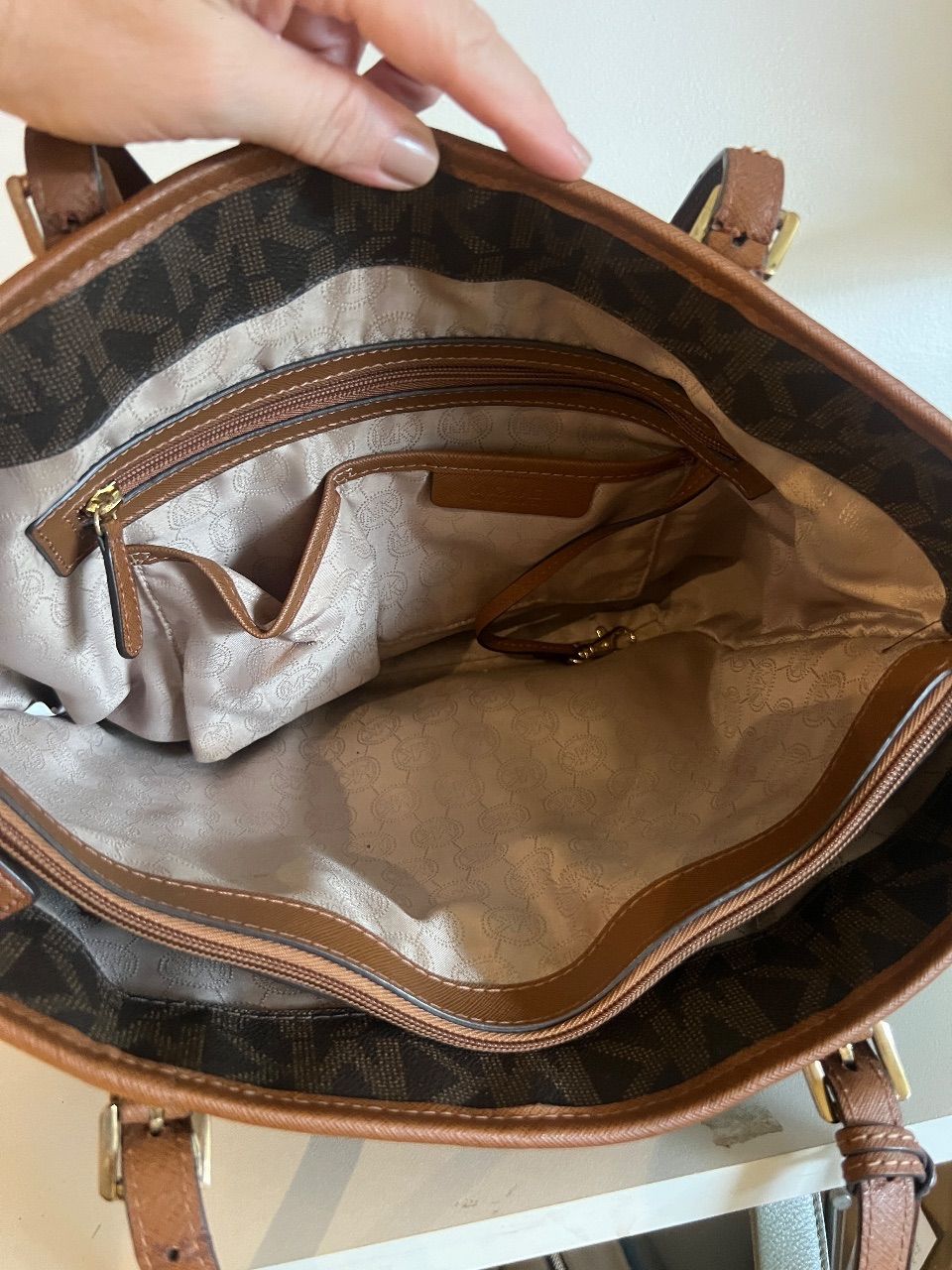 Bolsa Jet Set tote monograma marrom com alças de couro — foto 8