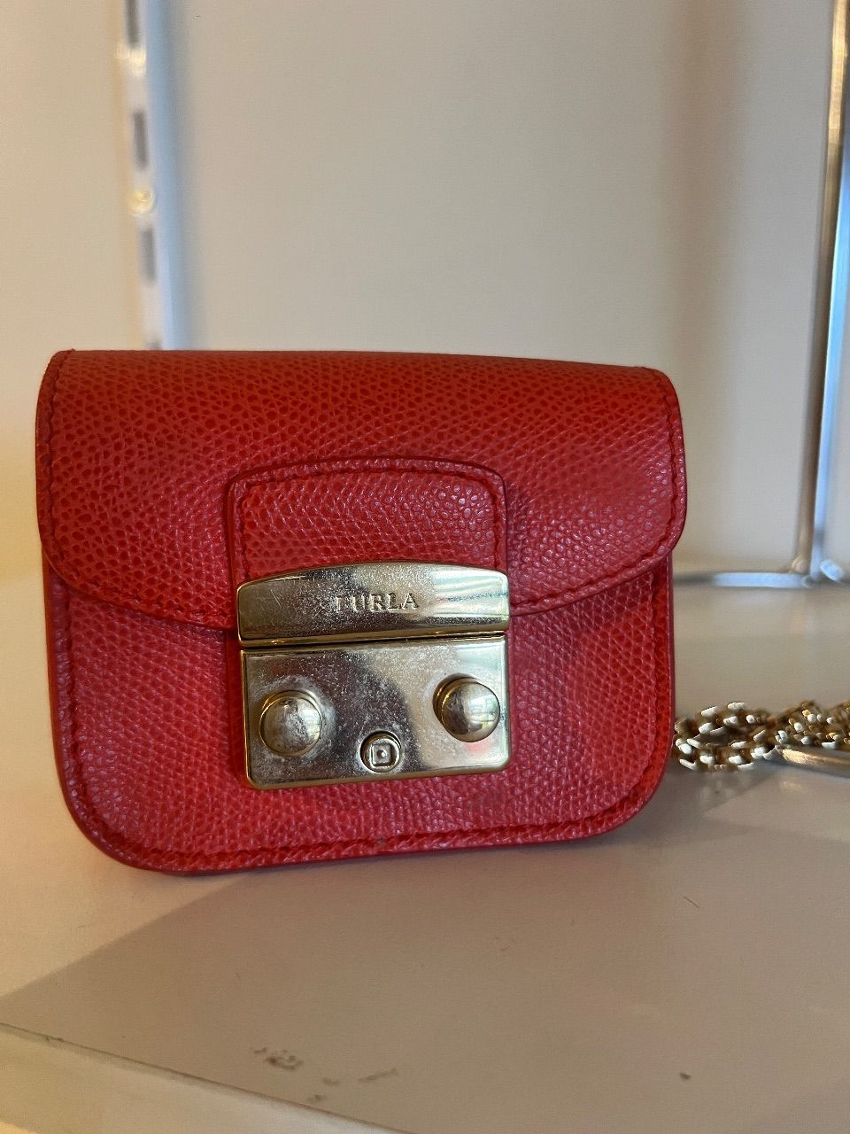 Bolsa Micro de couro laranja com alça de corrente — foto 3