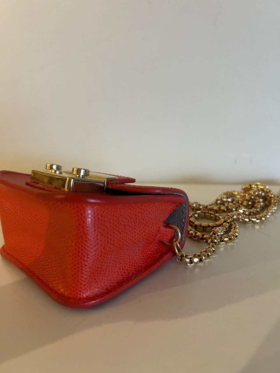 Bolsa Micro de couro laranja com alça de corrente — foto 6