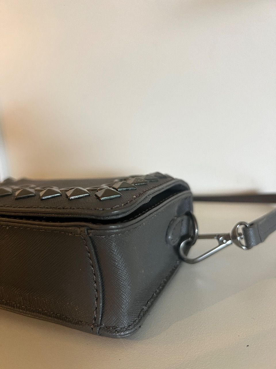 Bolsa mini tiracolo couro argila — foto 5